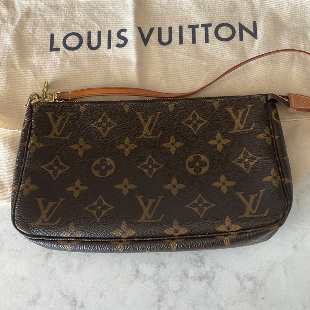 Authentic monogram Louis Vuitton Pochette